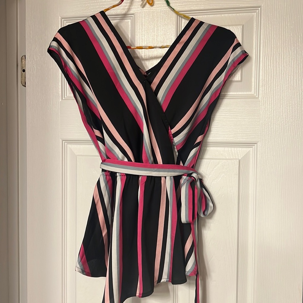 Women’s top from Express, worn once. Size Small
